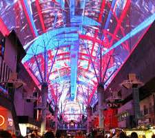 The entrance of the pedestrian mall is just a treat to eyes and when you step in the mall it is all covered with a curved LED canopy named as Viva Vis